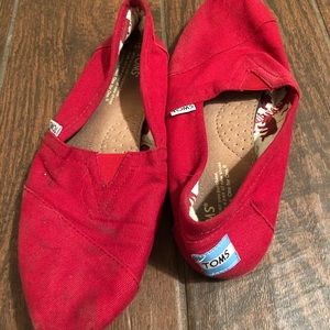 2 pairs of Toms